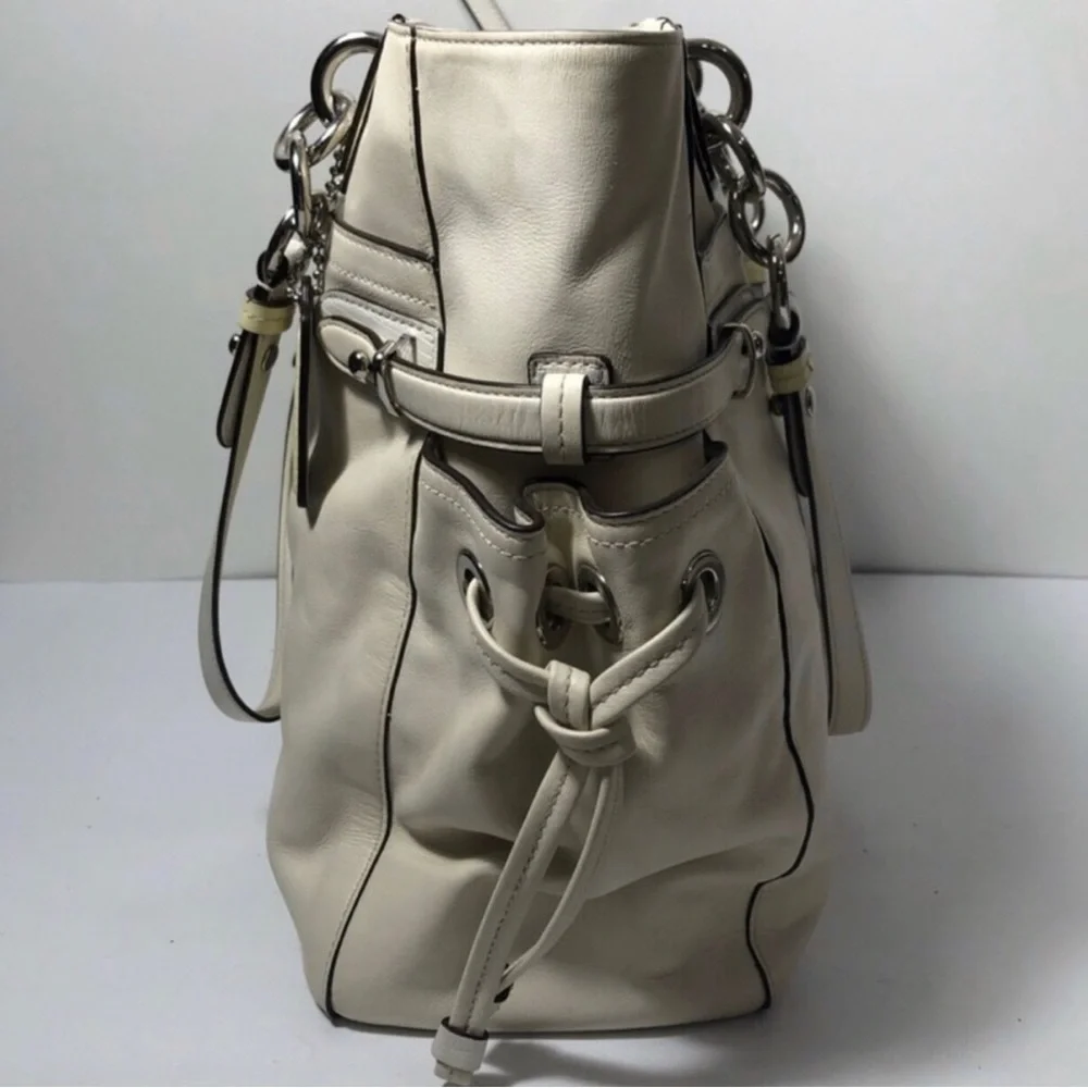 Coach Colette Cream Leather Shoulder Bag.